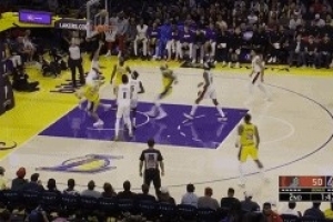 错失机会！拉拉维亚抛射不中 范德比尔特补篮也丢