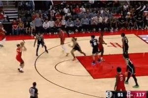 连珠炮！谢泼德外线开火连中2记三分 火箭领先29分打停篮网