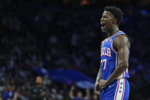 继续闪耀！探花郎埃奇库姆半场已轰18分 生涯前2.5场比赛合砍67分