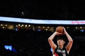 媒体人：杨瀚森在场上有点紧 但协防意识好