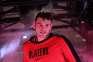 克林根：今夏我重点练了体能 就是要跟上球队的节奏 努力没有白费