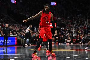 杨健：罗威在瀚森的轮转时间占了他时间 这不叫占 就是残酷的竞争