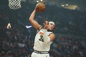 致命犯规！阿隆-戈登11中5&罚球4中4拿到14分5板 三分2中0