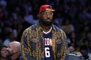 和詹姆斯聊过退役？安东尼：还没有 这是一个非常敏感的时期