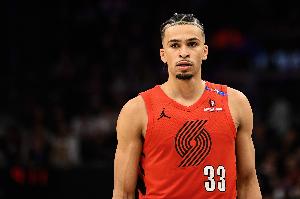 要加时？卡马拉排球大帽 把卡梅隆-约翰逊的上篮送上观众席