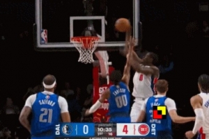 C杜连线！康宁汉姆外线突破后抛传篮下 杜伦空接暴扣毫不含糊