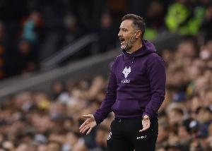 决策失误？狼队开季4连败后选择与佩雷拉续约3年，现又将其解雇