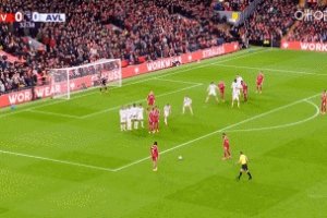 可惜！加克波内切造任意球，索博主罚直接打门被大马丁扑出