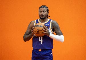 复出在即？杰伦-格林赛前参加球队完整热身 投篮训练时面带笑容