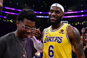 詹姆斯二儿子布莱斯今天迎来亚利桑那大学首秀 对手是卫冕冠军